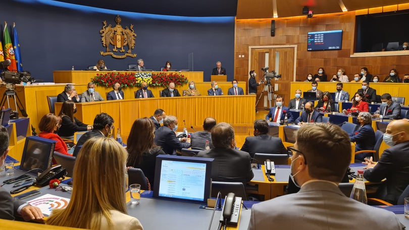 Presidente do parlamento da Madeira diz que população não se pode conformar com estado do país