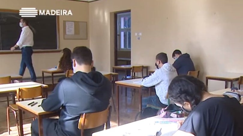 Imagem de Covid-19: Projeto de lei do BE para reduzir número de alunos por turma debatido hoje em São Bento