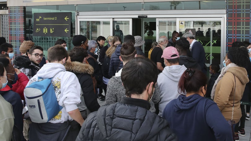 Imagem de Mais de 2.200 passageiros multados nas fronteiras áreas