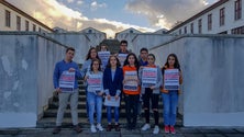 Imagem de Estudantes da escola Vitorino Nemésio protestam frente ao governo (Vídeo)