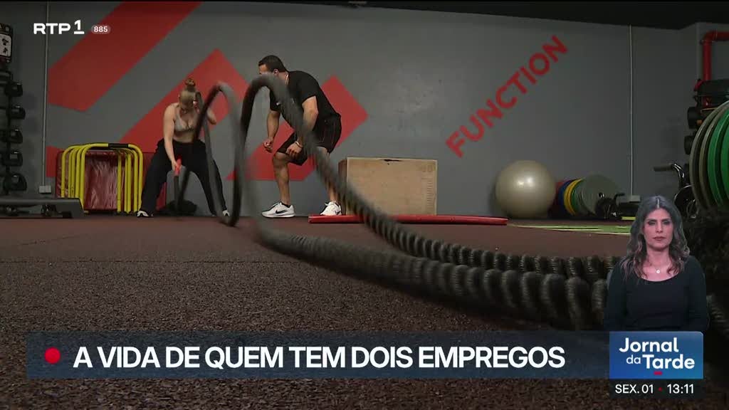 A vida de quem tem dois empregos