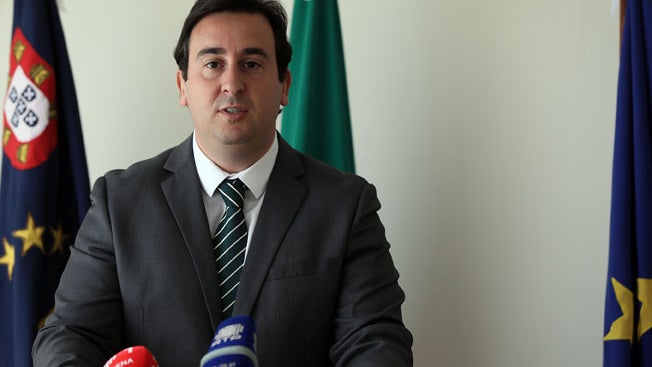 Imagem de Governo teme atrasos no regresso à normalidade