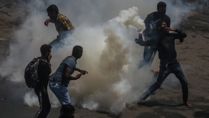 Manifestantes incendeiam residência privada do primeiro-ministro do Sri Lanka