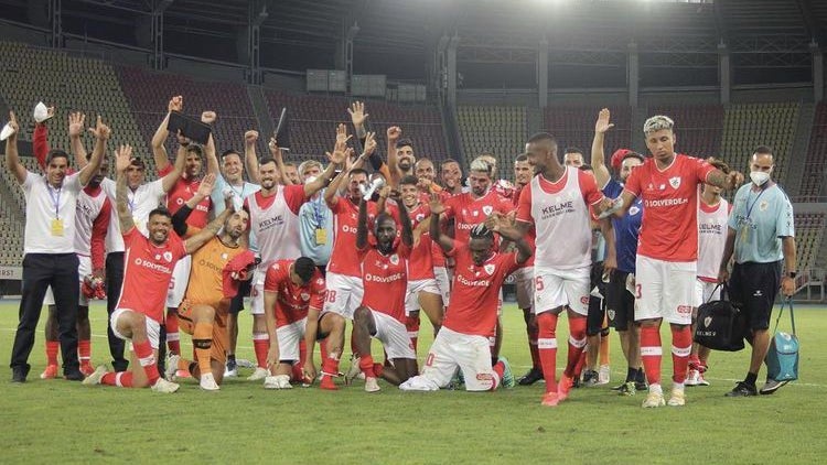 Imagem de Santa Clara apura-se para o `play-off`