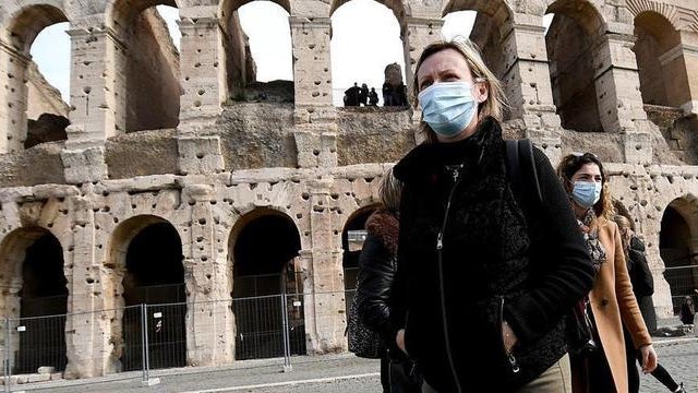 Covid-19: Itália tem menos mortes diárias, mas aumenta número de novas infeções