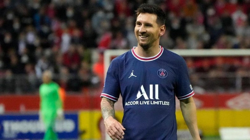 Imagem de Messi testa negativo e volta a França