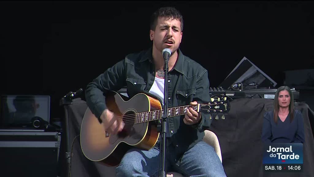 Fernando Daniel inaugura escola de música social