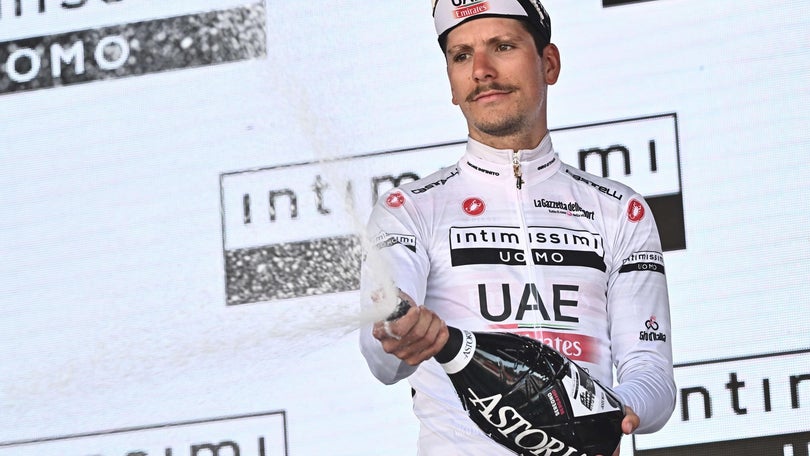 Imagem de João Almeida vence 16.ª etapa do Giro e sobe a segundo na geral individual