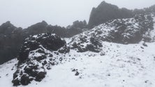 Imagem de Neve volta a encerrar estrada de acesso ao Pico do Areeiro