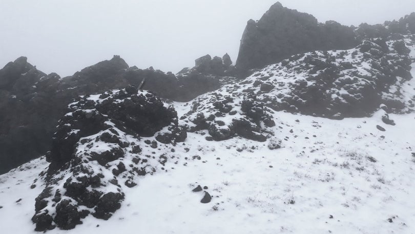Imagem de Neve volta a encerrar estrada de acesso ao Pico do Areeiro