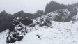 Neve volta a encerrar estrada de acesso ao Pico do Areeiro