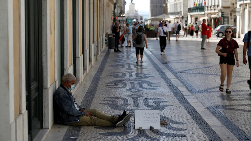 Imagem de Dez mil pessoas perderam ajuda alimentar depois de reavaliação a programa para carenciados