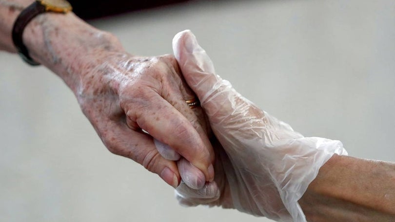 Imagem de 80% das pessoas com mais de 80 anos vacinadas até março