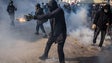 Imagem de Milhares de pessoas voltam às ruas francesas contra aumento da idade de reforma