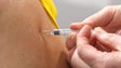 Covid-19: Universidade de Oxford confirma que testes de vacina mostraram resposta imunitária