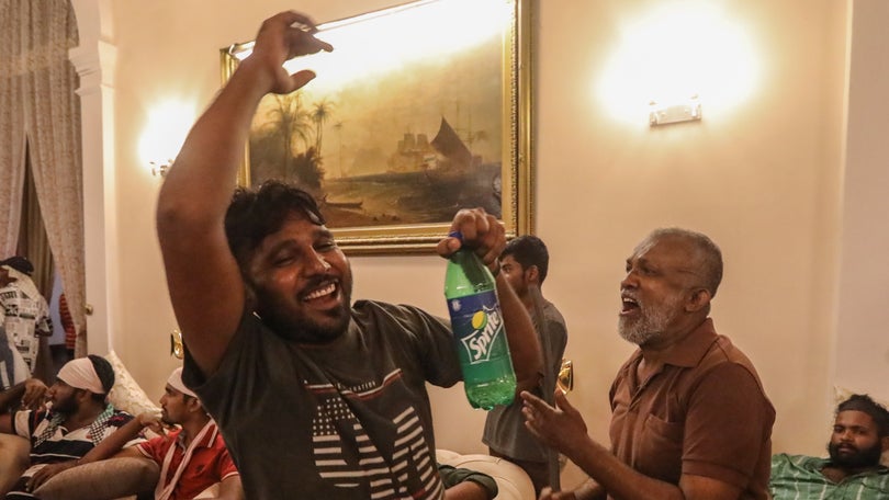 Imagem de Presidente do Sri Lanka foge da residência oficial antes de ser invadida por manifestantes