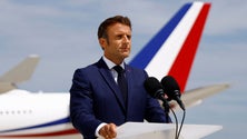 Imagem de Macron pede «maioria sólida» e «despertar republicano»