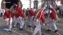 Grupo Dança das Espadas cumpriu a tradição (vídeo)