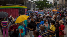 Imagem de Madeirense vacinado depois de passar mais de 8 horas em fila na Venezuela