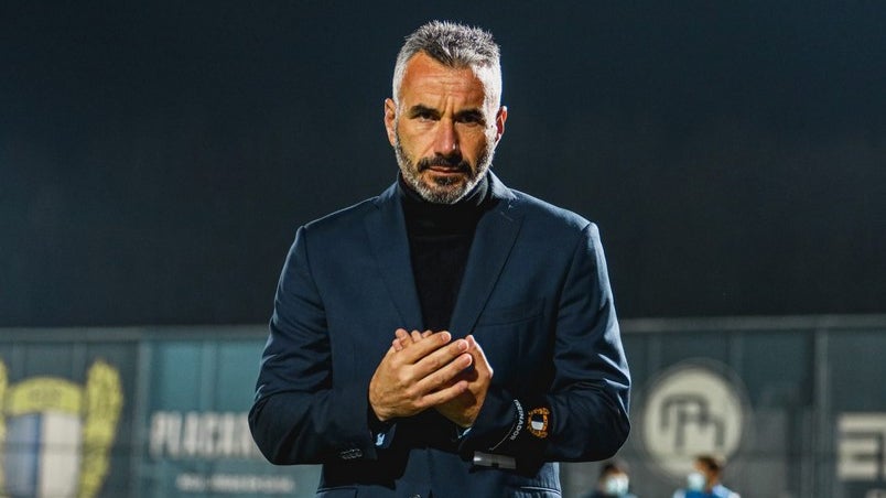 Imagem de Madeirense Ivo Vieira deixa Famalicão