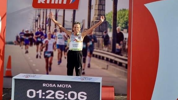 Imagem de Rosa Mota bate recorde do mundo da meia maratona para veteranos