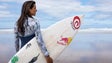 Imagem de Surfistas portuguesas Yolanda Hopkins e Teresa Bonvalot nas «meias» na Galiza