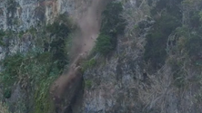Imagem de Limpeza de escarpa leva à evacuação de casas na Madalena do Mar (vídeo)