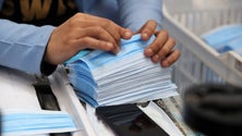 Imagem de Empresas madeirenses produzem máscaras para dar vazão à procura (Áudio)