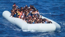 Imagem de Três mortos e 45 sobreviventes em barco de migrantes socorrido junto às Canárias