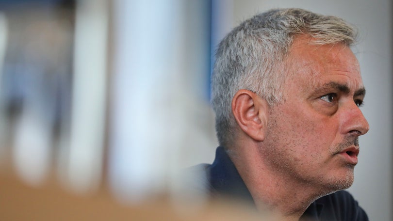 Mourinho suspenso pela UEFA por quatro jogos por linguagem abusiva