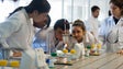 Imagem de Francisco Franco com alunos a mais no curso de ciências