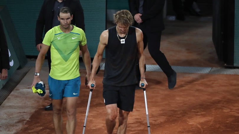 Nadal na final após abandono por lesão de Zverev