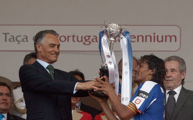 Bruno Alves recebeu a Taça de Portugal das mãos do Presidente da República, Cavaco Silva