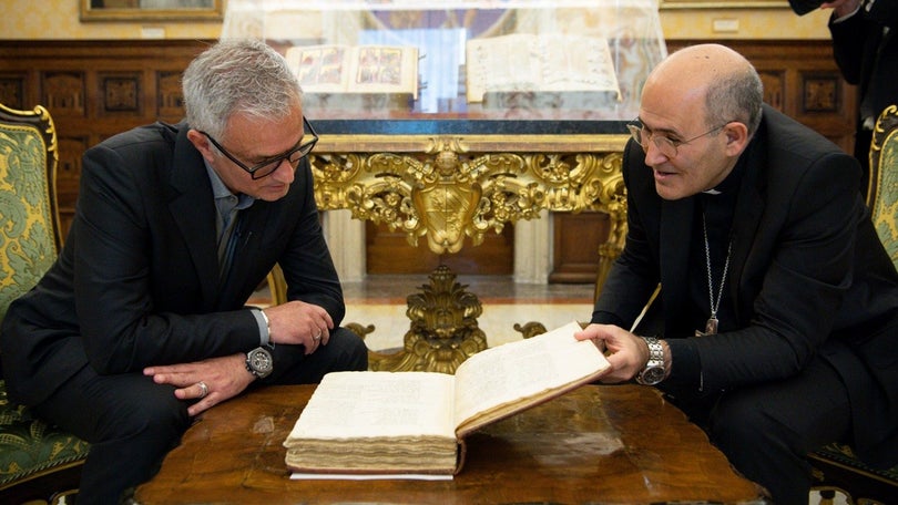 D. Tolentino Mendonça recebeu José Mourinho na Biblioteca Apostólica do Vaticano