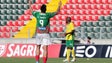 Imagem de Rodrigo Pinho aponta golo da vitória do Marítimo em Paços de Ferreira