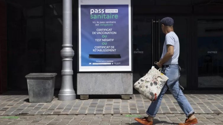 Imagem de Prisão para francesa que falsificou certificados de vacinação