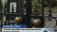 Imagem de Turistas desiludidos com o encerramento dos museus no feriado