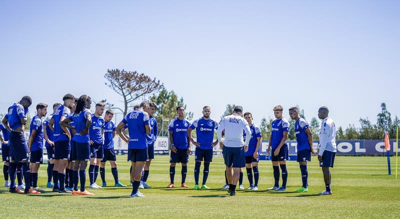 FC Porto arranca a época com 24 jogadores às ordens de Conceição