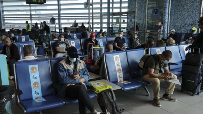 Imagem de Quase quatro horas de espera nas chegadas do aeroporto de Lisboa