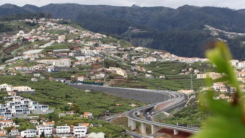 Dois trabalhadores com ferimentos graves após despiste em túnel na Madeira