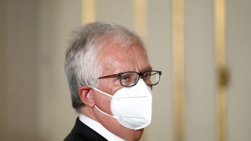 Imagem de Ministério Público manda constituir arguido ex-ministro Eduardo Cabrita