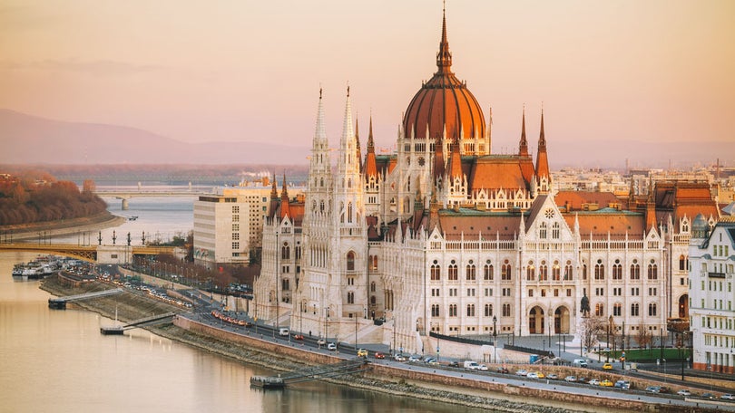 Covid-19: Hungria interdita entrada no país a residentes em vários países