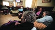 Covid-19: Restrição de visitas nos lares obriga os idosos a encontrarem alternativas (Áudio)