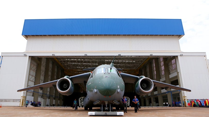 Imagem de Governo vai comprar 5 KC-390 usados também para combater incêndios