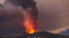 Imagem de Aeroporto de Catania reabre depois de encerramento devido a erupção de vulcão Etna