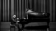 Imagem de Pianista Adriano Jordão estreou-se há 50 anos (Vídeo)