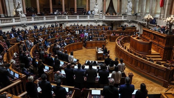 Imagem de PS e PSD trocam acusações no parlamento sobre problemas na educação