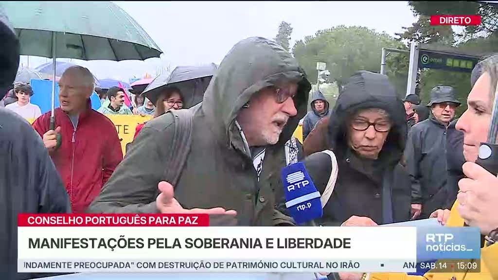 Imagem de Centenas manifestam-se em Lisboa e Porto contra a guerra