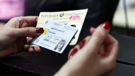 Imagem de Emigrantes querem troca gratuita de BI vitalício por Cartão do Cidadão