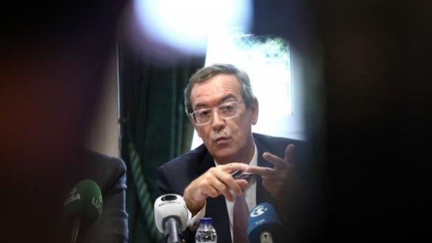 Imagem de Ordem apela para rápida revisão da norma sobre vacinação dos jovens